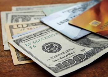 Se triplicó el uso del dólar tarjeta y empieza a pesar fuerte en las arcas del Banco Central