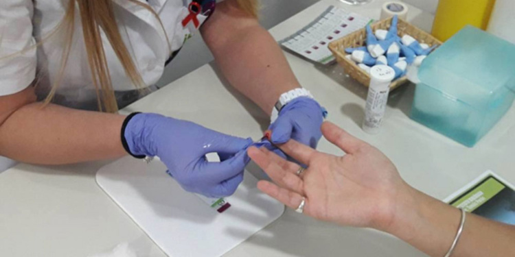 CONTROL. Remarcaron la importancia de solicitar que el chequeo de sangre anual incluya un control de las ETS.