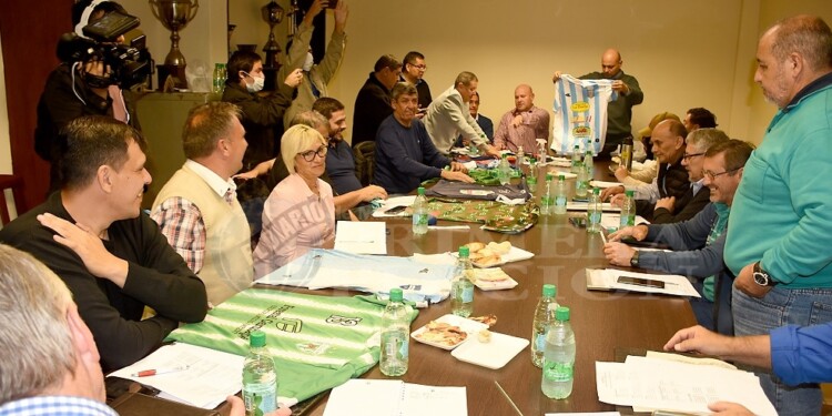 El sorteo del provincial se llevó a cabo en las instalaciones de la Liga Posadeña de Fútbol.