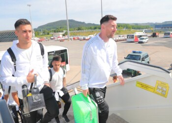 La Selección argentina llegó a Londres para disputar la Finalíssima con Italia