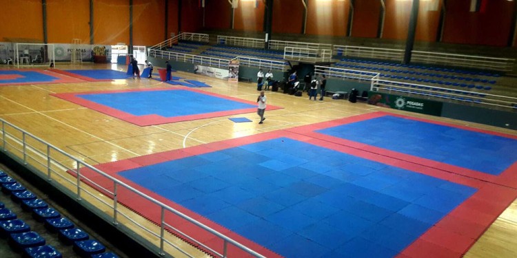 TODO LISTO. La organización trabajaba hasta anoche en los detalles para dejar listo el Poli. Hoy arranca la fiesta.