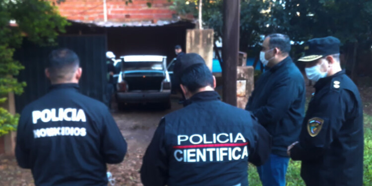 ALLANAMIENTO. Esta mañana se llevó un procedimiento en una vivienda del barrio Piedra Buena donde hallaron el vehículo presuntamente involucrado en el hecho.