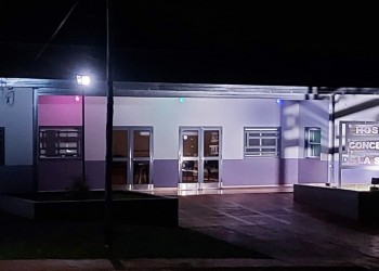 Lo apuñalaron en un baile, buscó ayuda y despistó