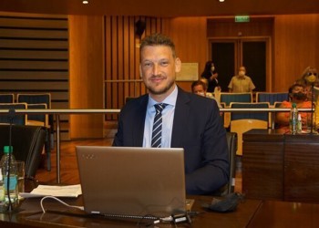 Piden embargar el sueldo de un diputado misionero