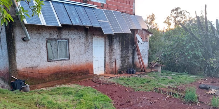 ESCENA. A unos 30 metros del fondo de la vivienda de Neis, fue donde un vecino halló el cuerpo y avisó al hijo.