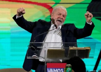 Lula lanzó su candidatura presidencial