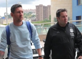 Con Messi a la cabeza, los futbolistas de la Selección llegaron a Bilbao