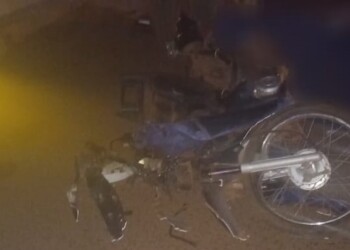 Motociclista chocó un camión estacionado y murió en Posadas