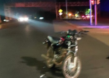Un motociclista herido tras ser embestido por un auto que se dio a la fuga