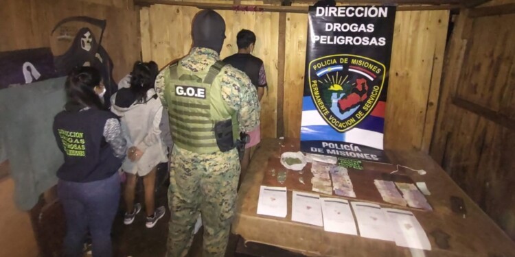 OPERATIVO CONJUNTO. El Grupo de Operaciones Especiales acompañó el procedimiento ayer junto a Drogas Peligrosas.