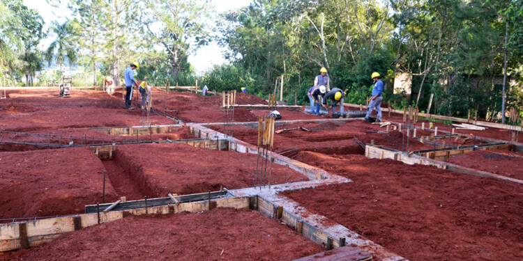 EN PROCESO. Las obras avanzan en el predio cercano al arroyo Garupá.
