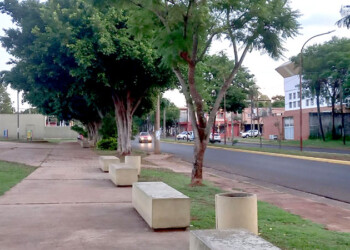 Vecinos se quejan del olor a cloacas