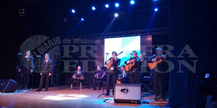 Comenzó la tradicional Vigilia del 25 de Mayo en Posadas