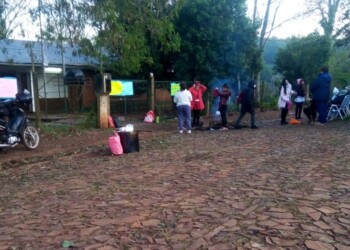 Padres autoconvocados toman la Escuela 773 de Montecarlo