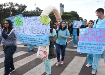 Posadas cerró la semana del parto respetado con una caminata por la costanera