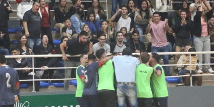 DOBLE FESTEJO. El team local viene de ganar el Argentino B en Posadas.