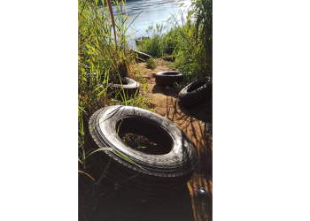 Por la escasez y la diferencia en los precios, el contrabando de cubiertas no tiene frenos