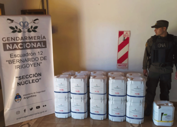 Incautaron 20 bidones de herbicidas que eran transportados en una camioneta