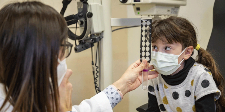 EN CONSULTORIO. Controles pediátricos y mayores de 40 con problemas visuales, lo más frecuente en Misiones.