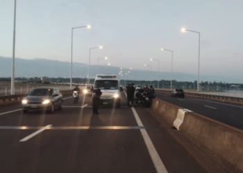 Tras una brusca maniobra, un motociclista despistó en el acceso sur