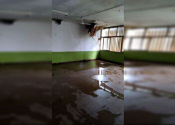 La Escuela de Comercio de Oberá clausuró 4 aulas por inundación y  caída de un techo