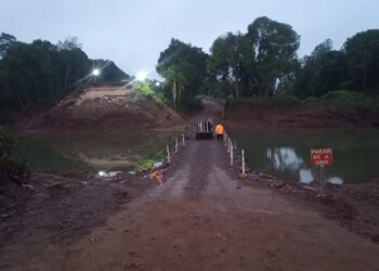 Rehabilitaron el paso de motos y peatones por el puente Pindaytí
