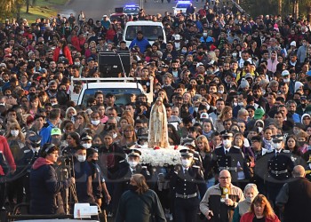 Volvieron los peregrinos a Fátima y rezaron por la paz mundial