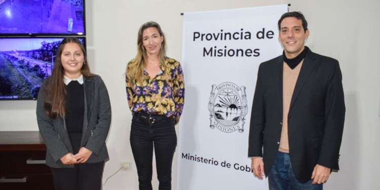 AL FRENTE. Paula Echeverría es la nueva directora del Registro Provincial de las Personas y María Burna, directora de Operaciones del Registro Civil.