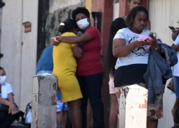 Bolsonaro felicitó a los policías “guerreros” por el operativo que dejó 25 muertos en Río