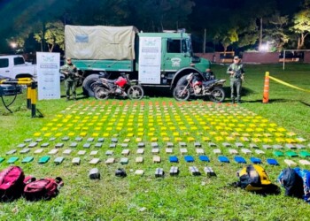 Un gendarme herido de bala y 365 kilogramos de cocaína secuestrados