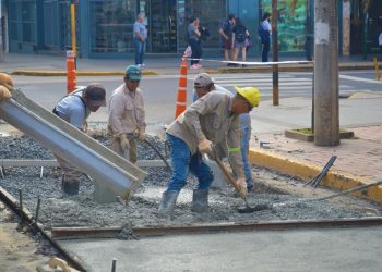 Construyen nueva dársena sobre la calle Sarmiento