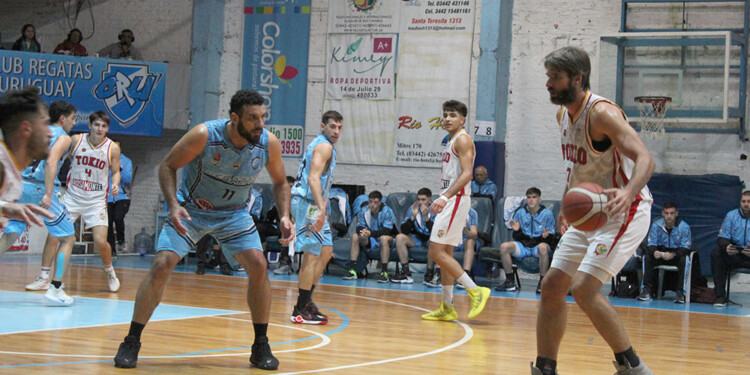 EXPERIENCIA. Santi González fue el goleador japonés en el primer partido.