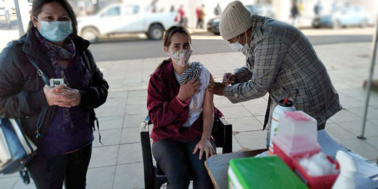 CUATRO MESES. Es el período mínimo que tiene que pasar entre las dosis de refuerzo, según autoridades de Salud.