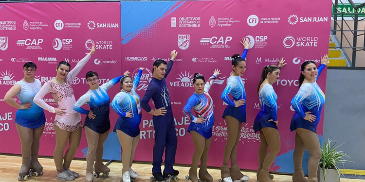 LISTA. Majo (cuarta de der. a izq.), la misionera en la categoría especial.