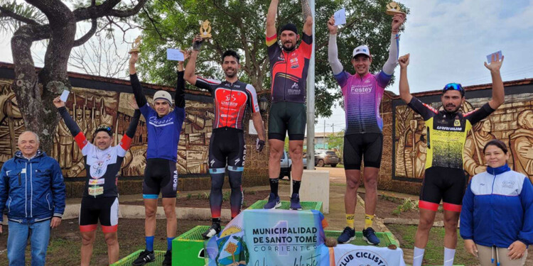 DE FESTEJO. Mazo se subió a lo más alto del podio, seguido por Pérez, Fernández, Breard, Vargas y Velázquez.