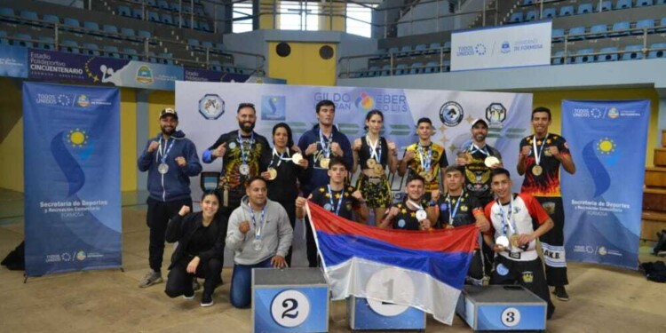 EN EL OPEN. Parte de la delegación misionera que compitió en Formosa.