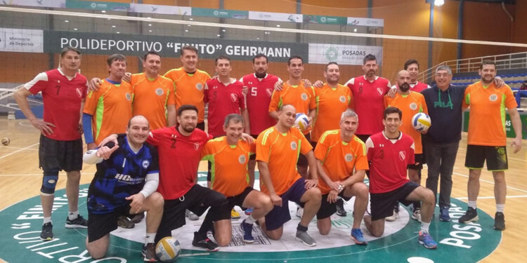 LA FINAL. Los equipos de Apóstoles Vóley y Regatas, el domingo en el Finito.