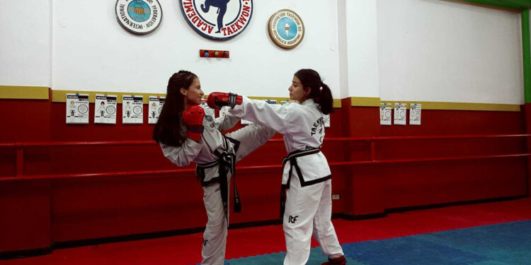 ENTRENAMIENTO. Los representantes misioneros se preparan para la cita (Misiones Taekwondo)