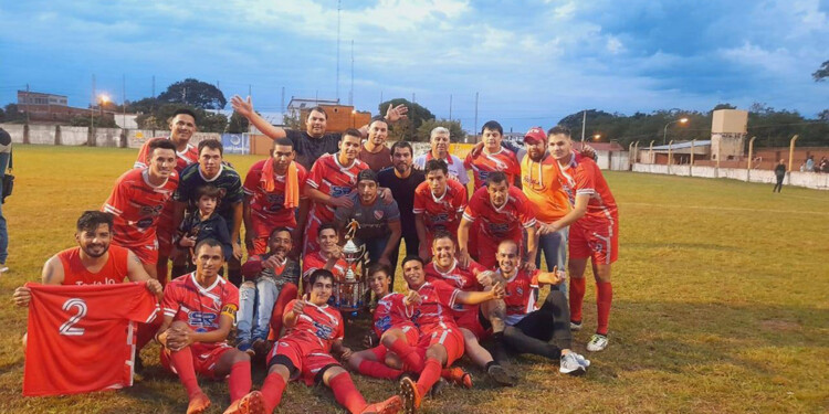 UN NUEVO PASO. El Rojo ya entrena de cara al debut. Chocará ante Regional.