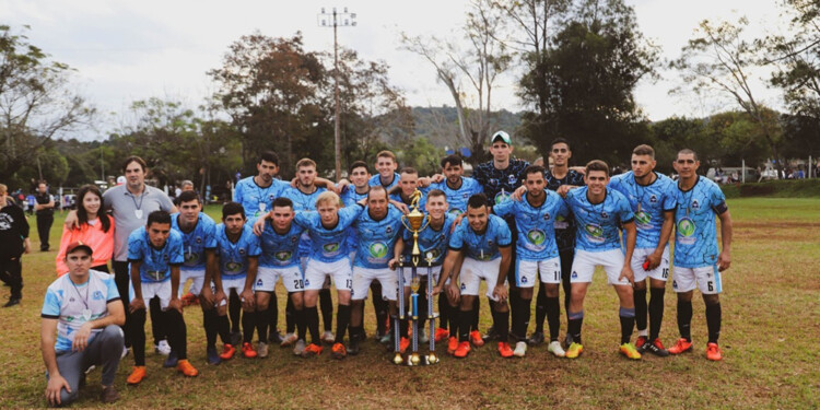 TÍTULO EN MANO. El Celeste se quedó con un clásico que se jugó a dientes apretados. Ya piensa en el Provincial (Club Libertad)