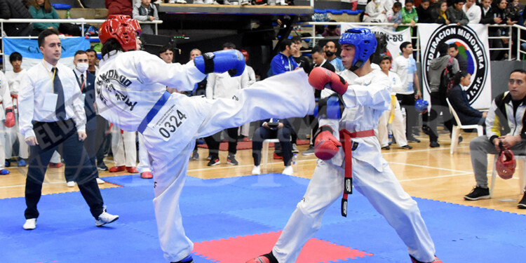 CON TODO. Así comenzó ayer el torneo internacional de la Alianza Federal. Continuará hasta mañana en Posadas.