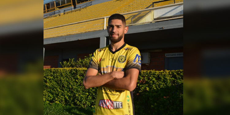 ALTERNATIVA DE GOL. En Crucero aguardan la habilitación de Osmar Fernández.