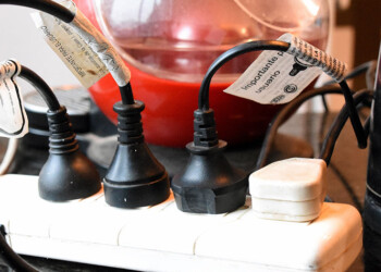 Recomiendan evitar sobrecargar  “alargadores o zapatillas”