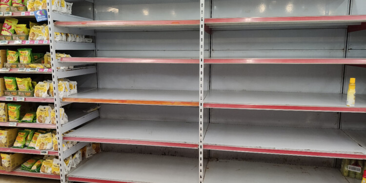 PROBLEMA. Advierten que hay desabastecimiento en las góndolas por el problema generado por la falta de gasoil.