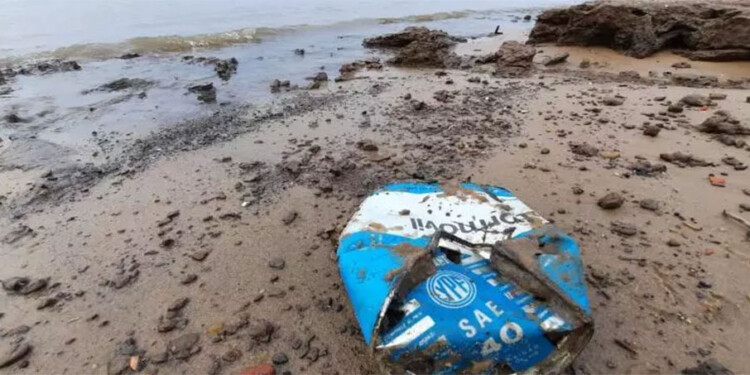 Lata de aceite lubricante de YPF, de la década de 1960. (Foto: @JorgelaHiba)