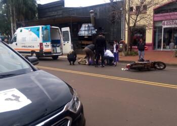 Bajó de su auto y fue embestido por una motocicleta