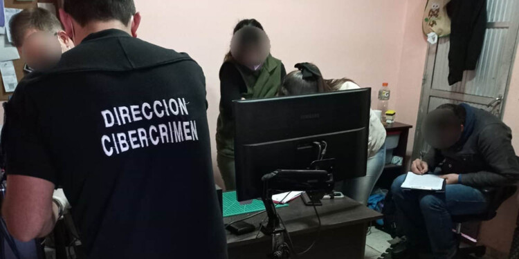 Detienen en Posadas a un hombre por posesión y distribución de pornografía infantil