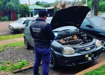 Hallaron en Cerro Azul un auto robado hace tres años en Buenos Aires
