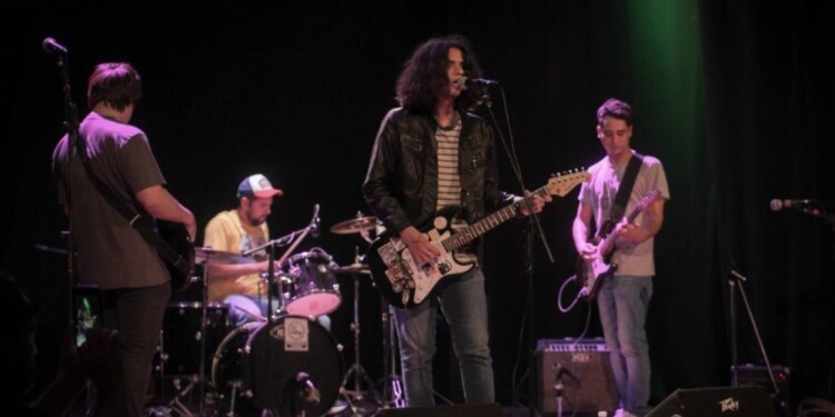 PURO ROCK. “Absortos” sumará su Indie-Punk a la causa.