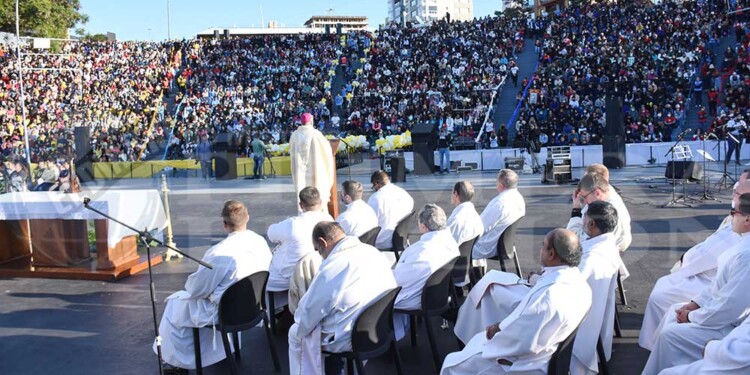 Multitudinario Corpus Christi en Posadas